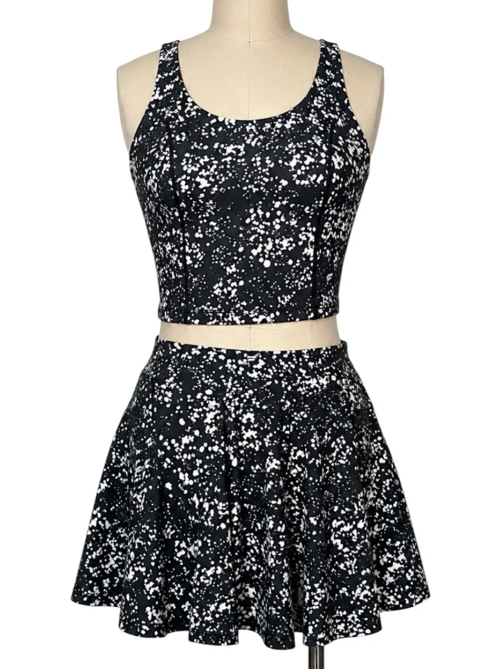 Fabletics XXS Splatter Shelf Bra Tank Skirt 2 Piece Set NWT